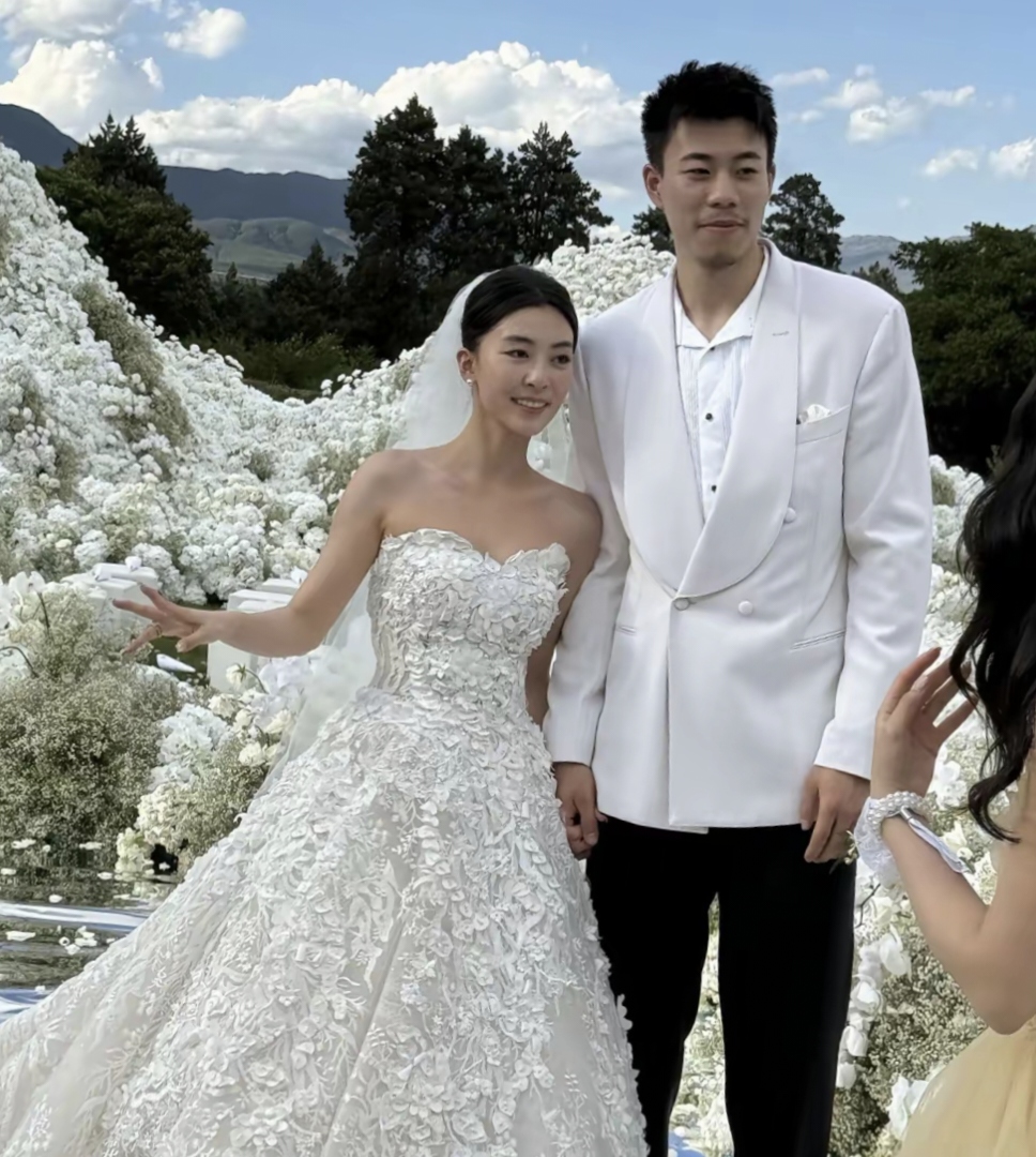 鹈鹕轻取新疆队,张镇麟惊艳四座 鹈鹕轻取新疆队,张镇麟惊艳四座