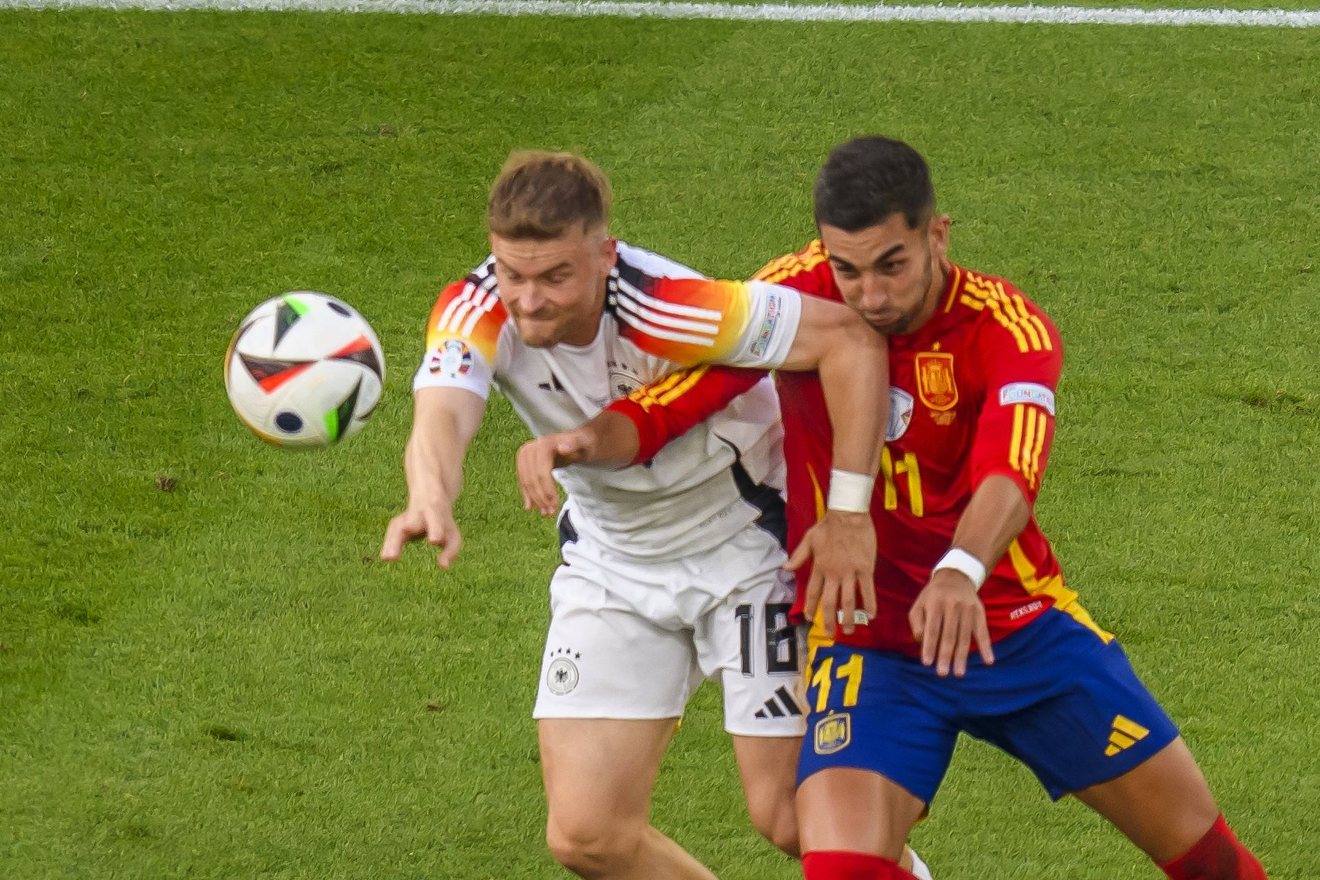 爱游戏官方-法国队绝杀德国队，安赛龙惊艳四座