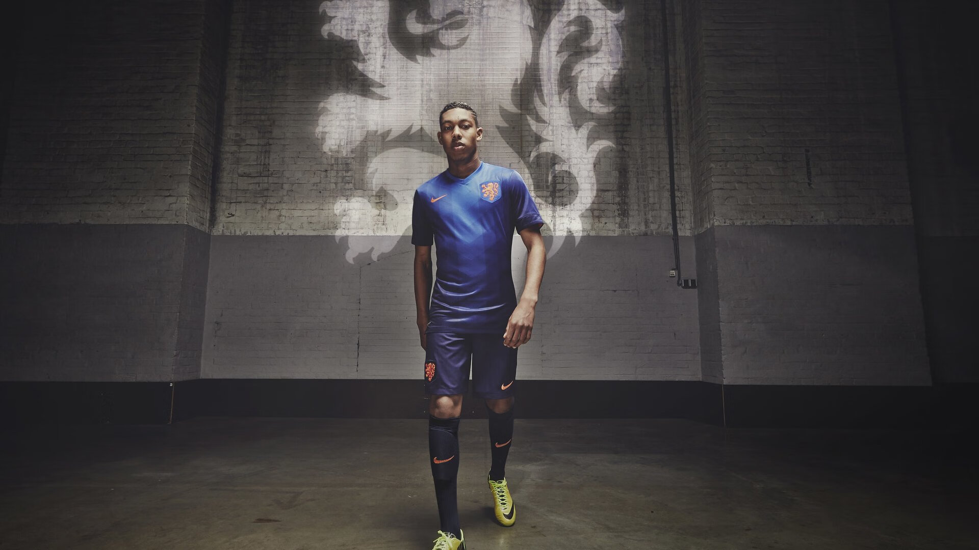 穆勒方向盘上的摩洛哥式突袭，当F1围场响起北非战鼓